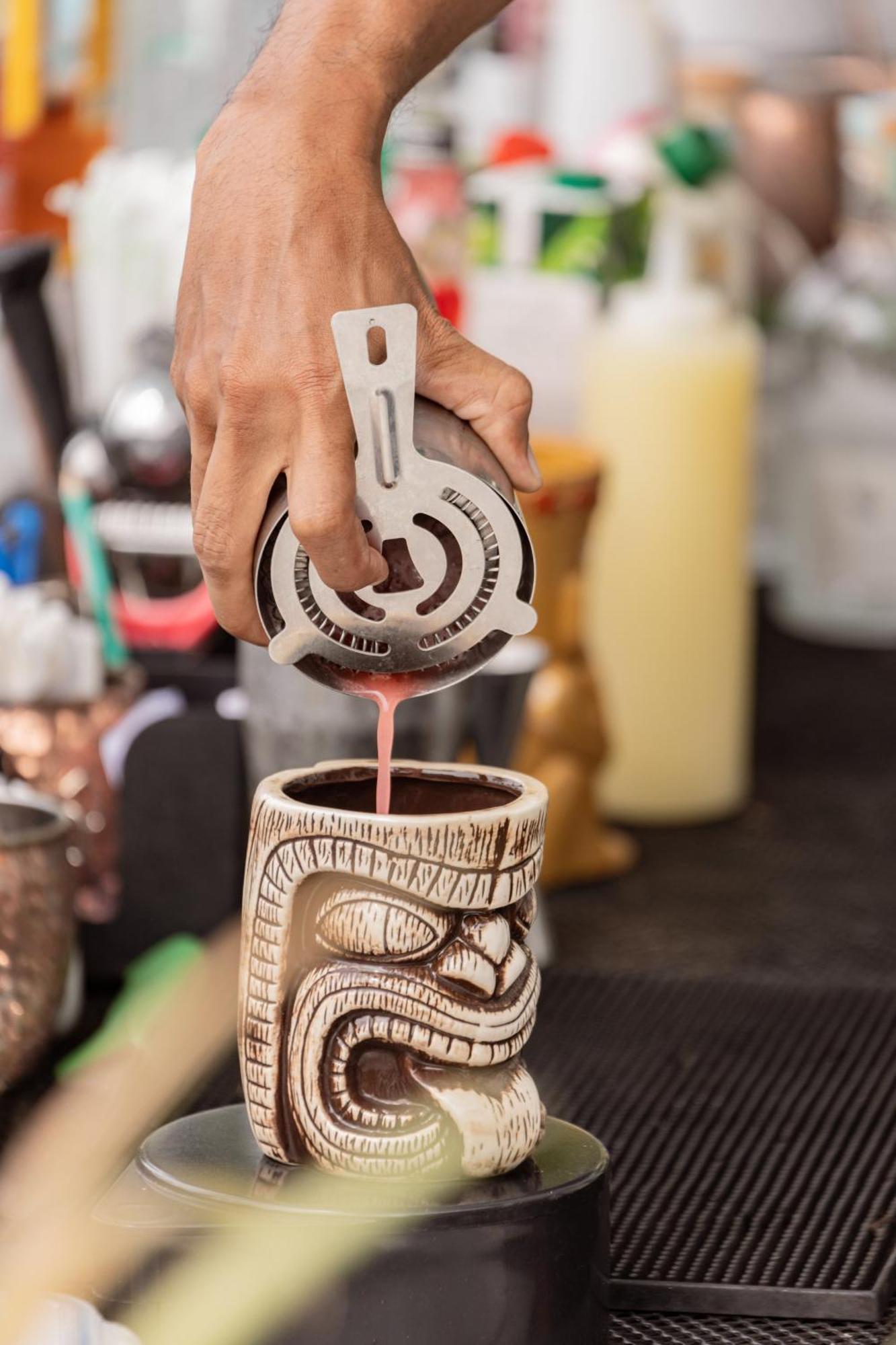 Skyview Resort Phuket Patong Beach מראה חיצוני תמונה A bartender straining a tiki drink