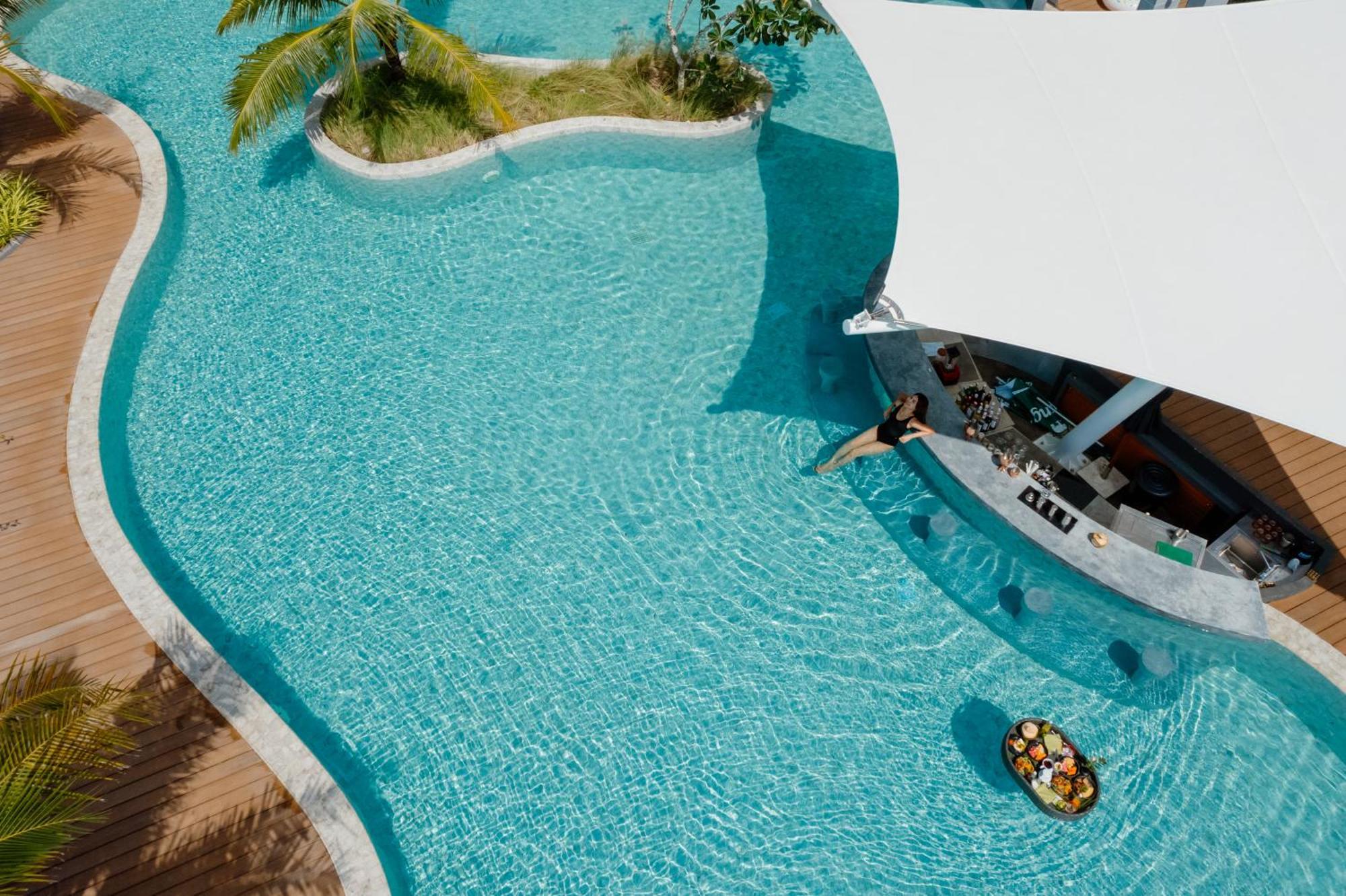 Skyview Resort Phuket Patong Beach מראה חיצוני תמונה The swimming pool at the resort